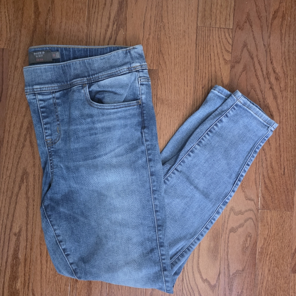Torrid Lean Jean – Size 1R (14/16) – Super Soft Light Wash Skinny Jeans